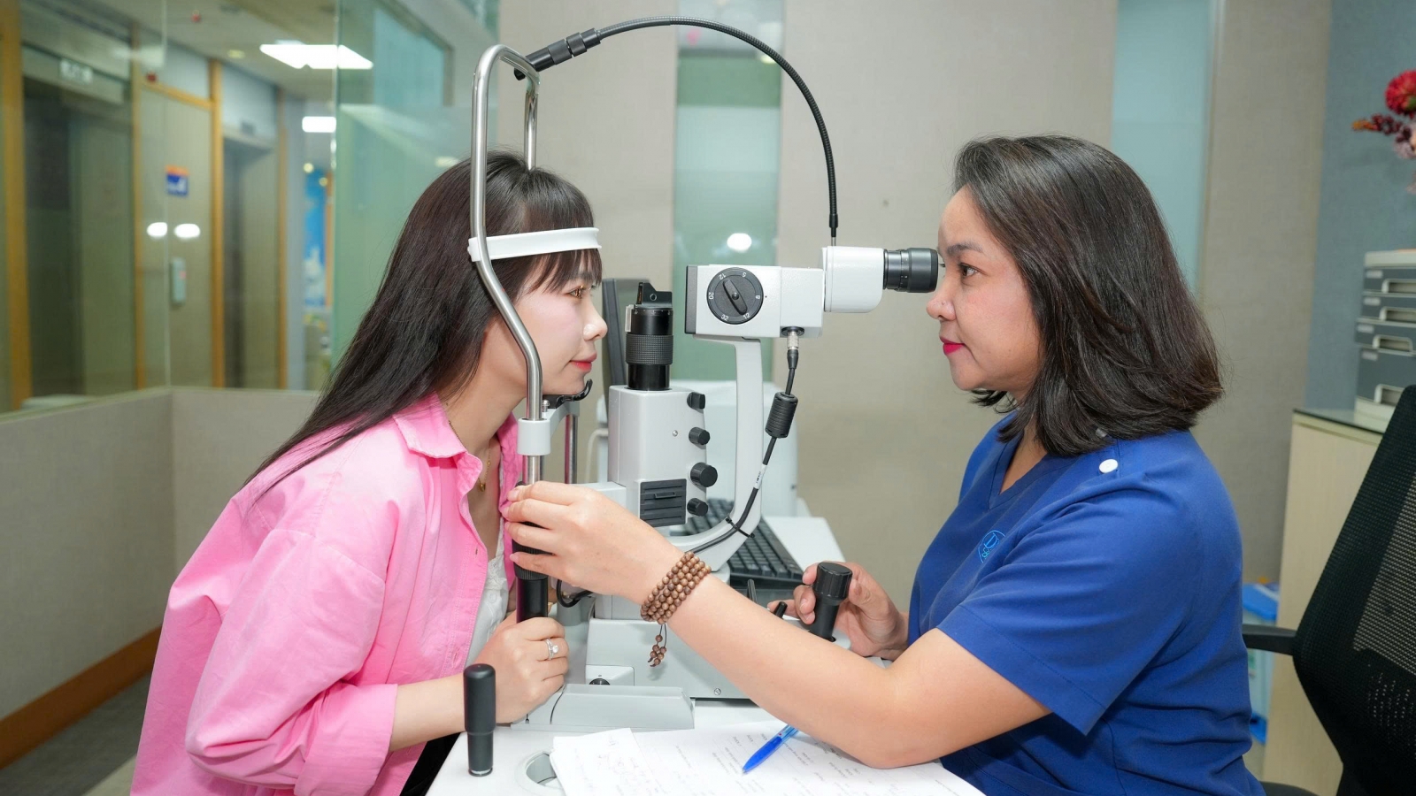 Giải pháp nào cho thí sinh cận thị muốn thi các ngành công an, quân đội, phi công?